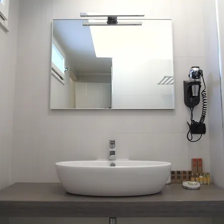 לינה וארוחת בוקר Arete Luxury 4*